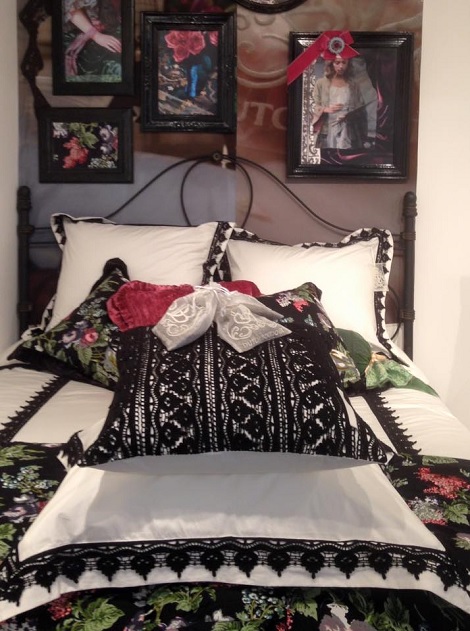 Dutch Boudoir luxe bedlinnen ivoor_katoen_overtrek met kant,zwart sprei met bloemen