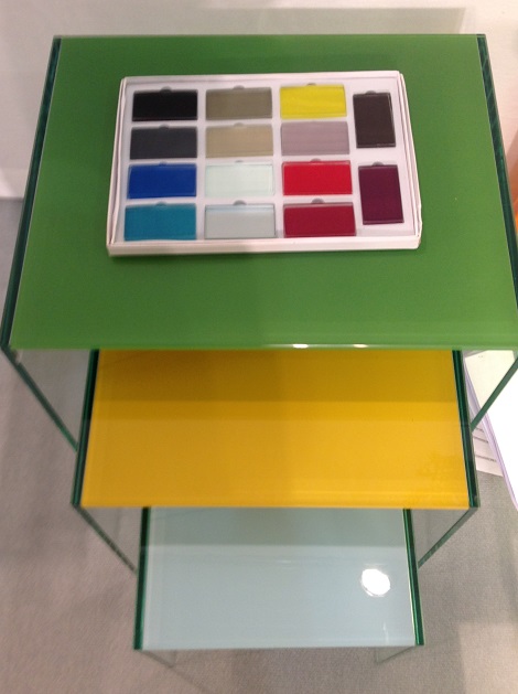 Helderr glas design, bijzettafel kleur geel,groen,wit