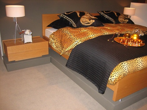 Outlet lledikant hout 180x200cm blank nachtkast laden design
