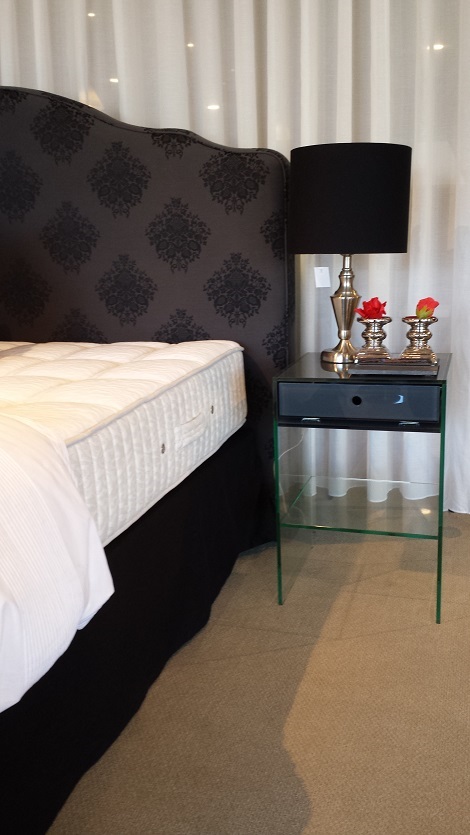 Boxspring barok,zwart,medallion,180x210 cm,showroom,opruiming,custommade matras
