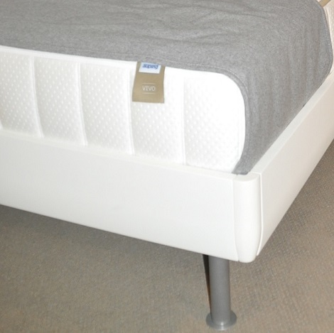 Auping Match Wood puur wit,poot recht alu, matras Vivo pocketveer, 24 cm. hoog