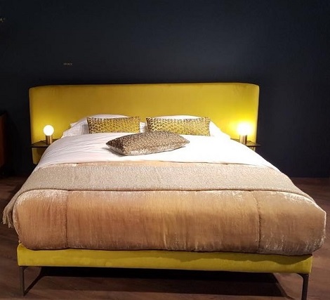 Schramm boxspring Brace Original by designer angela Schramm,trend geel velours stof