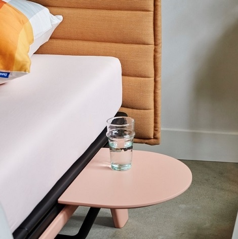 Auping bed original met nachttafel skin kleur, design