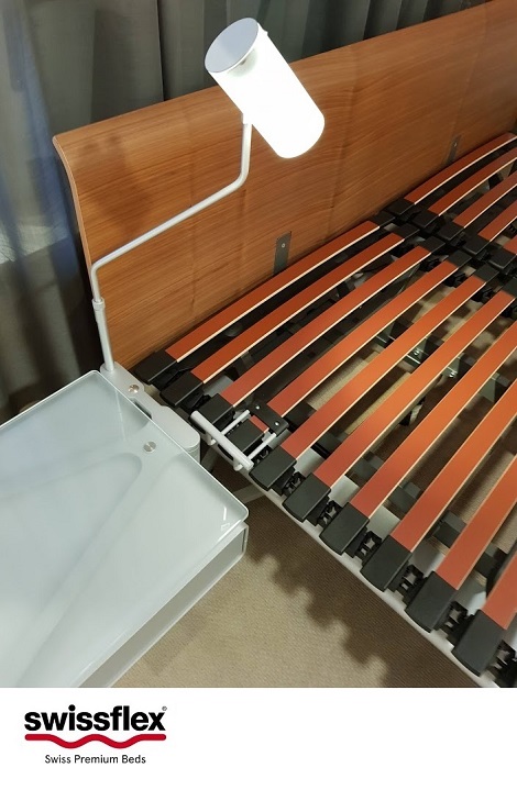 opruiming lattenbodem swissflex, lounge bed, nachtkastjes design leeslamp ledlicht