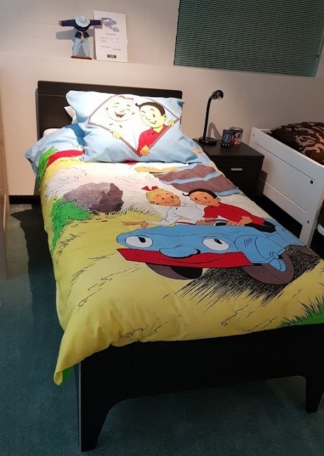 opruiming eenpersoonsbed zwart , 90 x 210 cm.